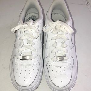 5.5 Grade school (Air Force 1s low )